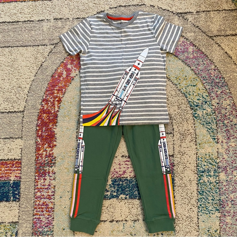 EUC Mini Boden rocket ship outfit size 5y